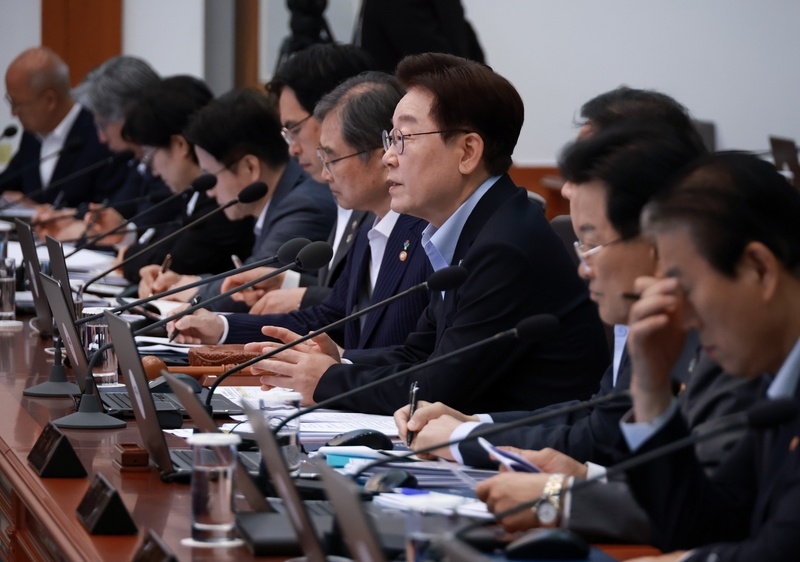 6月23日，韩国总统李在明在总统府参加会议 IC photo