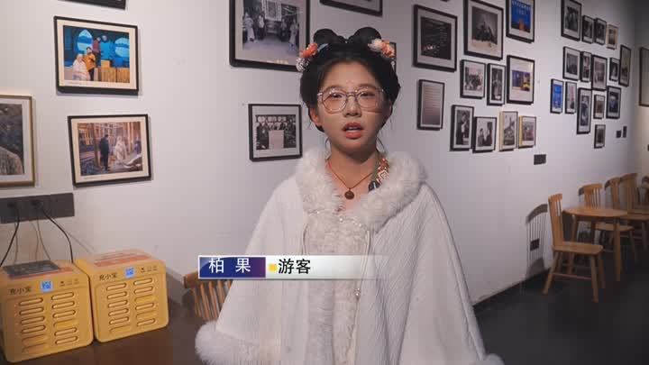 Copy_金秋走基层·坚守 小剧场里唱扬州 曲艺工作者连轴转(7).jpg