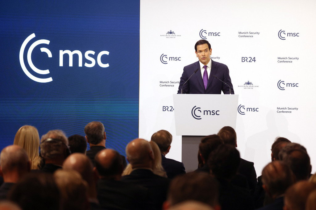 当地时间2026年2月14日,德国慕尼黑,美国国务卿马尔科·鲁比奥在慕尼黑安全会议上发言。鲁比奥呼吁欧洲与美国一道“打造新西方世纪”。视觉中国 图
