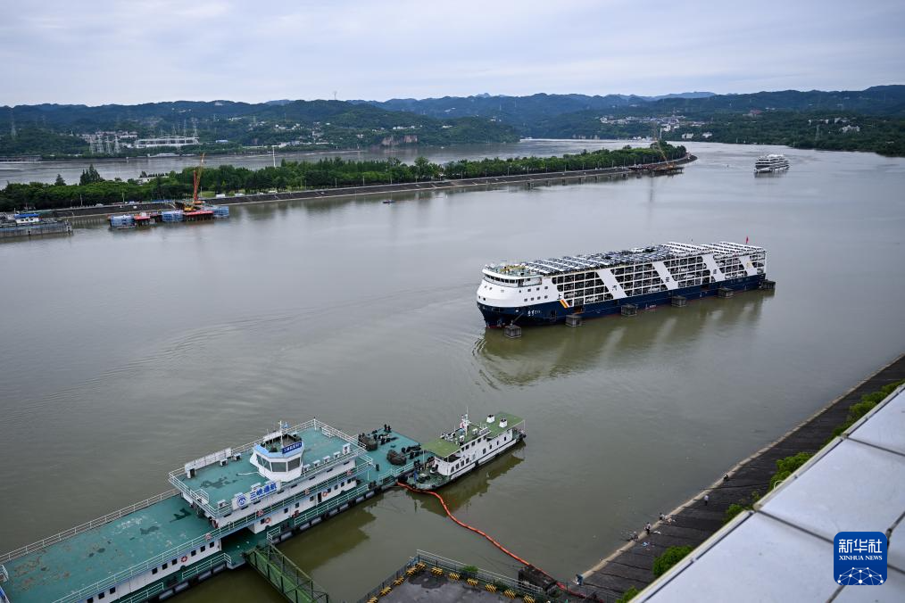 6月8日拍摄的三峡水运新通道工程葛洲坝航运扩能施工现场。 新华社记者 杜子璇 摄