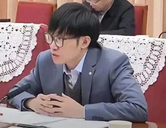 梁文锋推迟V4,是为了根治龙虾的健忘症?