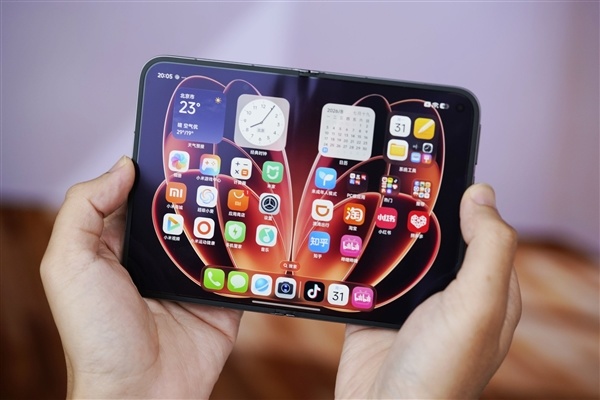 小米史上最贵手机!小米18 Fold图赏
