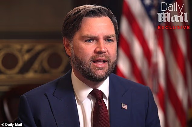 美国副总统万斯接受《每日邮报》专访