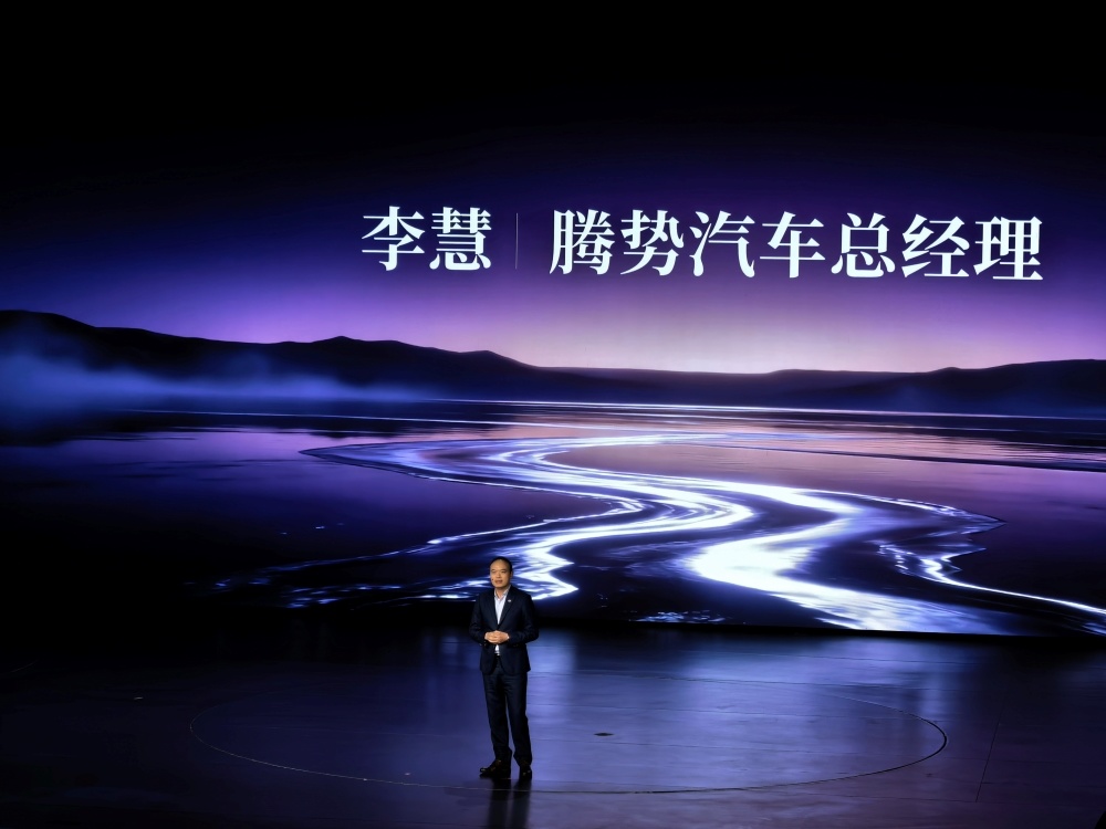 59.98万元起！奔驰长轴距GLE上市：后排可躺，智驾全国能开