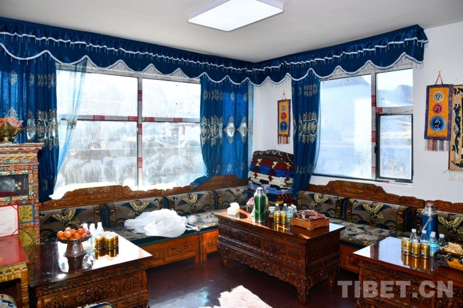 图为定日县协格尔镇奶色姆村旦增的新家 摄影：赵振宇