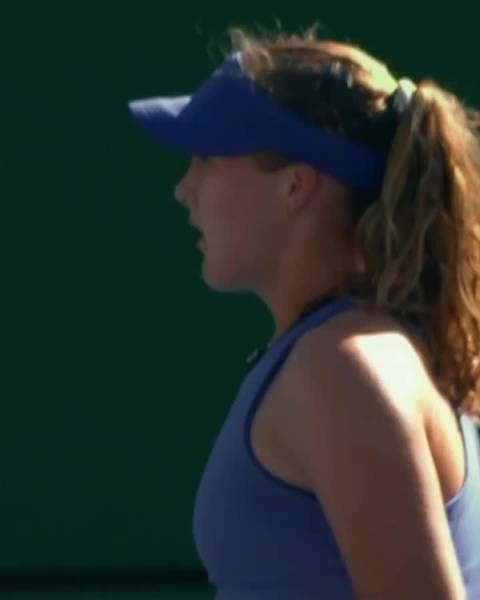 卫冕冠军安德列娃爆冷出局，情绪失控怒砸球拍