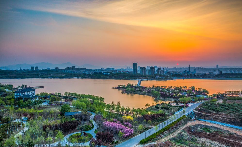图为招远市街景。新华社发