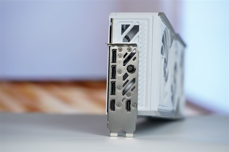 满血塞进RTX 5080与锐龙9 9950X3D!七彩虹iGame LAB Vulcan Armor火神战甲定制主机评测:地表最强ITX主机