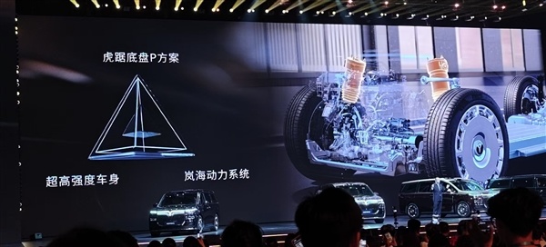 4车叠放凌空一字马!岚图梦想家9极限测试 比理想还夸张