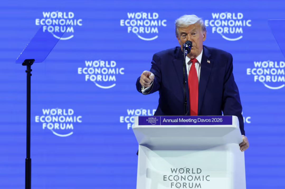 美国总统特朗普1月21日在2026年世界经济论坛(达沃斯)上发表了一场火药味十足的主旨演讲,图源:路透社