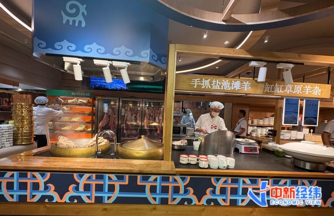 资料图:西贝北京六里桥旗舰店内的烤制区 中新经纬 闫淑鑫摄