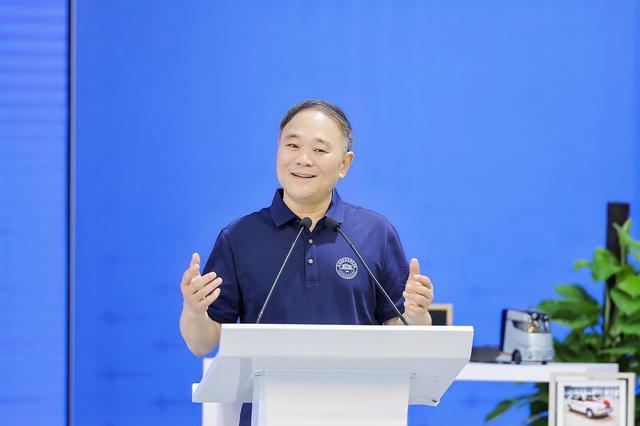 为做强“一个吉利”，吉利汽车管理层调整，李书福职务有变动