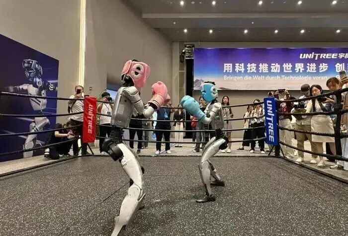 ▲6月2日，宇树科技人形机器人在浙江杭州进行拳击对抗。（图源：第一财经）