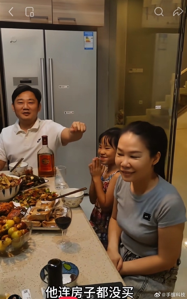 张雪谈妹妹近况:她在卖张雪机车 不思她开店 不错养她一辈子