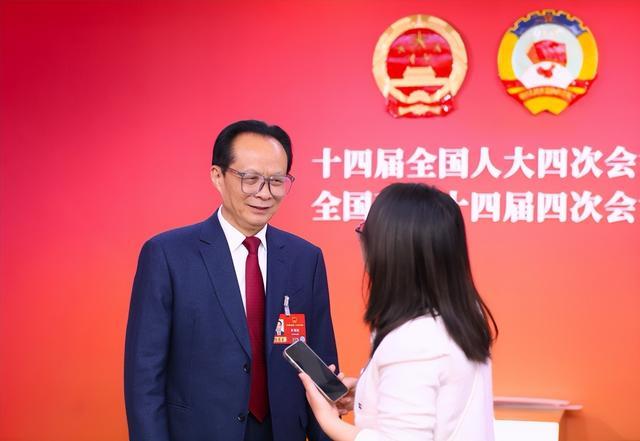 全国人大代表、好医生药业集团有限公司董事长耿福能