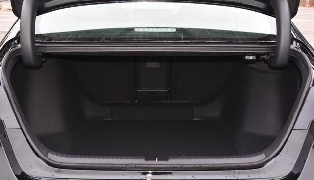 预算13万不看网红车，我提了英仕派，这才叫B级车底盘！-有驾