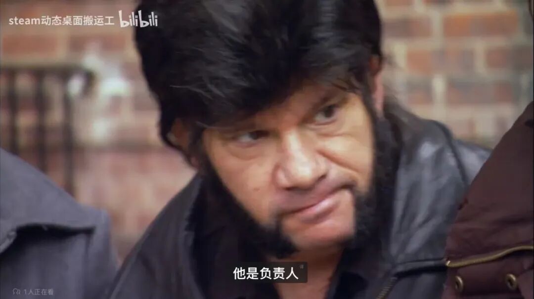 心理咨询师在所有人面前强调:「请大家注意,这是 Kerry 的家。他是物品去留问题的负责人」。