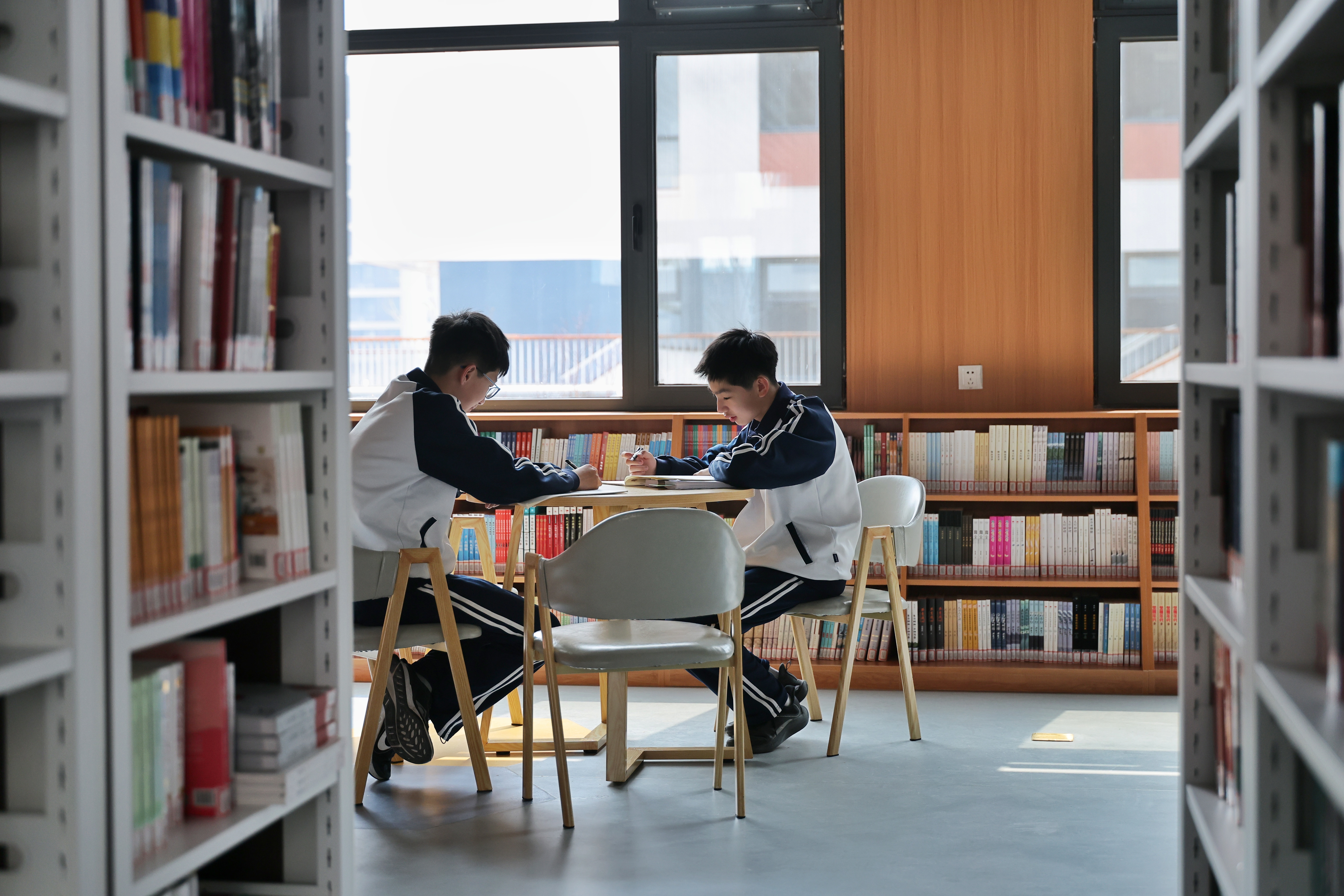 北京四中雄安校区阅读空间。