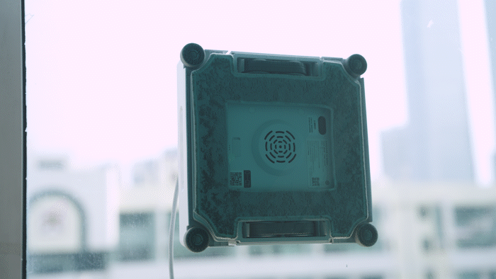 清洁“蜘蛛侠”照进现实？追觅 C2 Station 擦窗机器东谈主体验