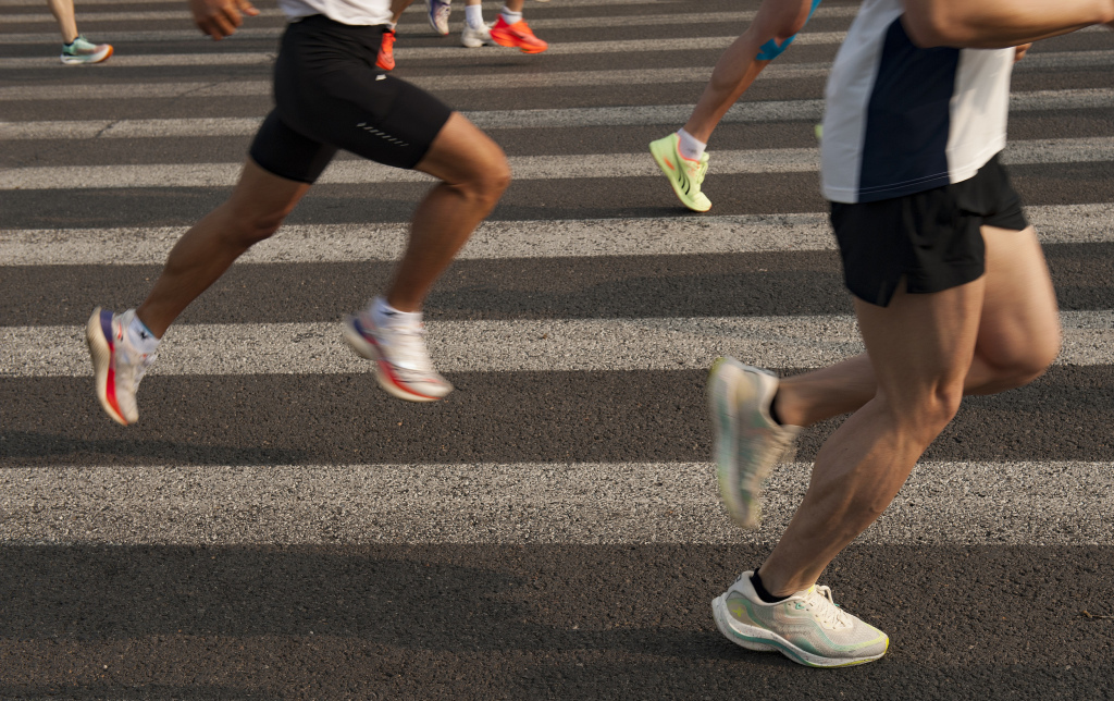 运动品牌在比赛中“买脚”,已经成为他们增加曝光度的一种常规操作。