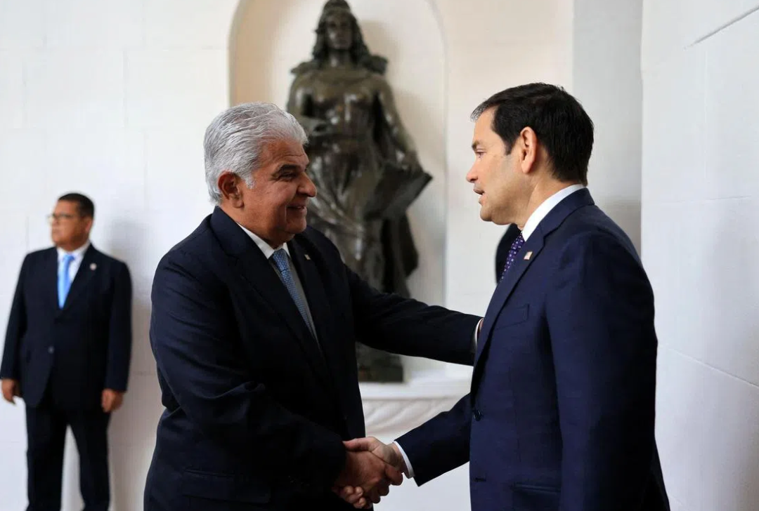 2025年2月2日,巴拿马总统穆利诺(左)在巴拿马总统府与美国国务卿鲁比奥会面。法新社