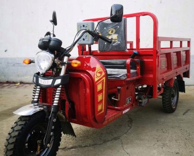 齐说国产摩托是三大帮派，重庆、广东、洛阳，掰手腕，谁齐没念念到，长年坐第一把交椅的豪爵，其实是洛阳的卧底，中枢工夫全藏在偃师-有驾