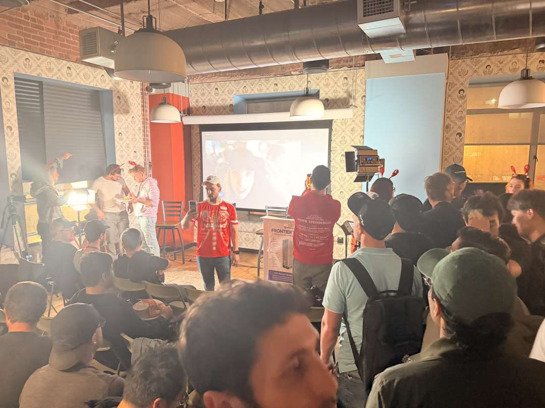 OpenClaw全球首聚,千人挤爆旧金山!龙虾头机器人现场乱逛太炸裂