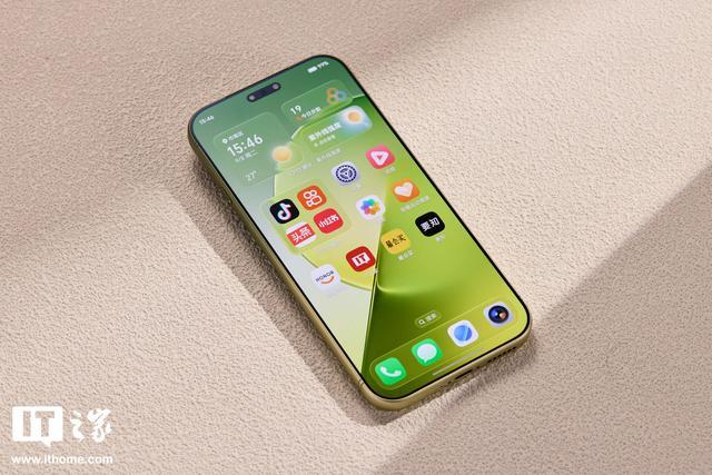 IT之家开箱：荣耀 Magic9 Pro Max 图赏