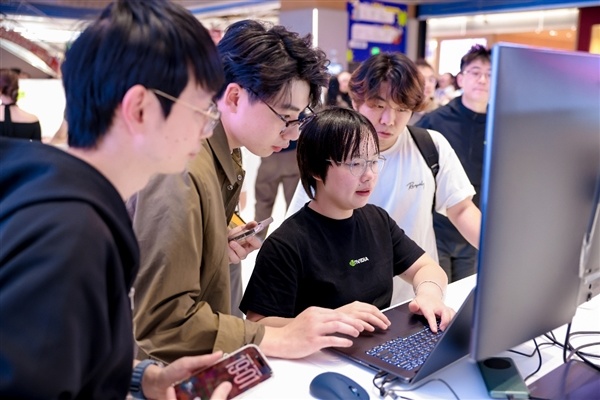 英伟达RTX Spark PC首销火爆:开启Windows PC新序章