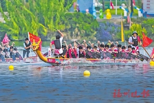参赛队伍奋勇争先。