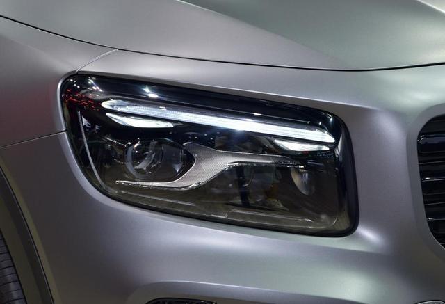 奔驰价格大跳水!7座SUV跌至18万,配2.0T四驱还有双天窗-有驾