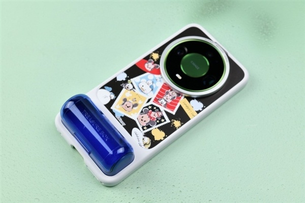 华为Mate 90 Pro Max典藏版上手:翡冷翠很抢眼!积木壳也有新玩法