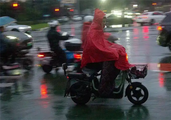 一键就能解除限速！电动车25km/h限速为何屡禁不止