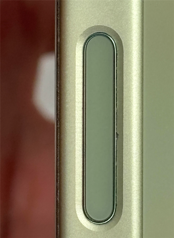 网传iPhone 17标准版相机键掉漆可免费换中框及电池！客服回应