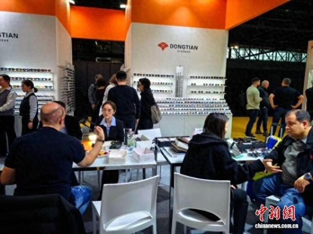 温州眼镜企业赴海外参展。 谢虓 供图