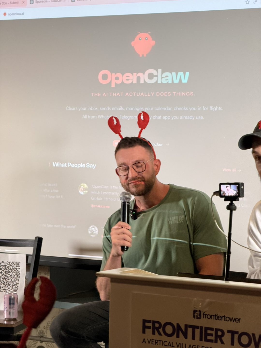 OpenClaw全球首聚,千人挤爆旧金山!龙虾头机器人现场乱逛太炸裂