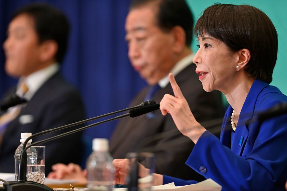 图为1月26日在日本东京拍摄的日本首相、执政党自民党总裁高市早苗出席党首辩论会的资料照片。新华社发（Pool图片，戴维&middot;马勒伊摄）