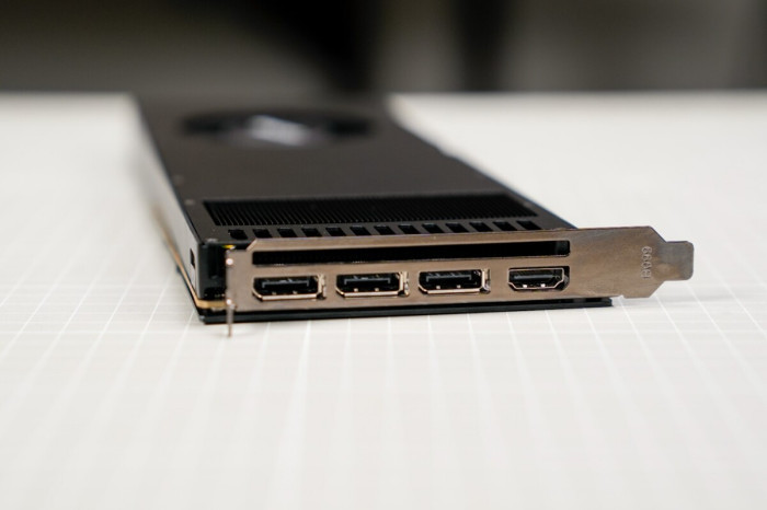 单槽涡轮一箱5张组80G显存玩大模型 映众RTX 5060Ti PRO 16GB显卡多卡评测