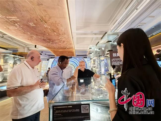 第三届兰花奖外籍评委参观民族文化宫。中国网记者 彭瑶 摄