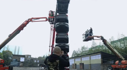 硬刚6.5吨冰壶连续撞击!沃尔沃总裁时隔5年再挑战极寒碰撞