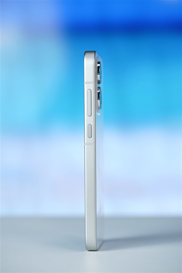 首创3D冰透悬浮！OPPO Reno16图赏