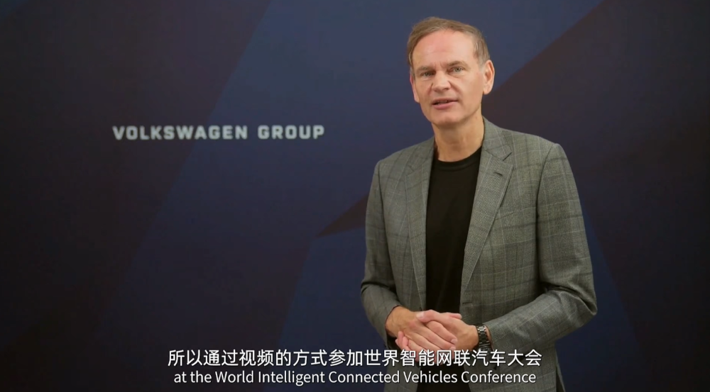 老车主狂喜！特斯拉给9年老车升级智驾，马斯克“打脸”自己