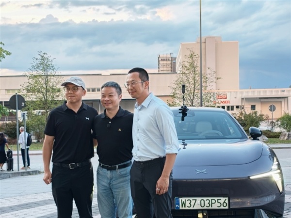 何小鹏亲赴德国验收图灵AI智驾：目标成首家高阶智驾落地欧洲的中国品牌