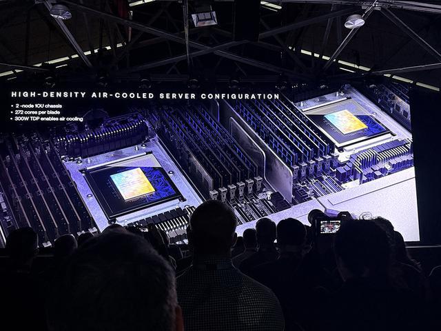 起猛了!Arm推出首个自研CPU,黄仁勋贴大脸发言