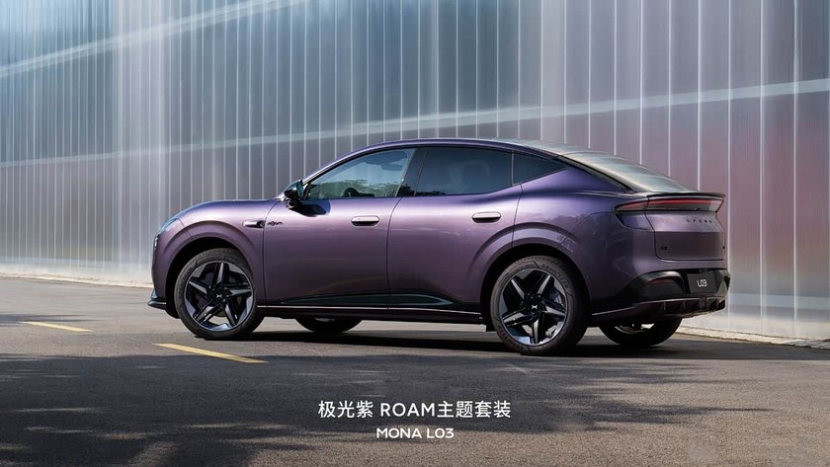 小鹏MONA L03 ROAM套装：种幻彩车色、紫内饰