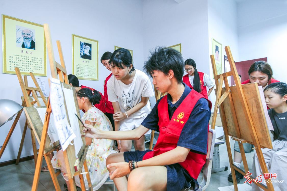 以青春之我赴暑期之约 陪伴少年儿童快乐成长
