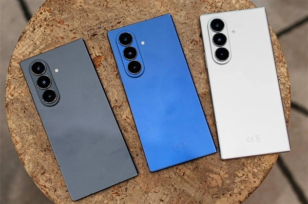 三星最强折叠屏！Galaxy Z Fold8外不雅偷跑：4.5mm机身塞进5000mAh电板