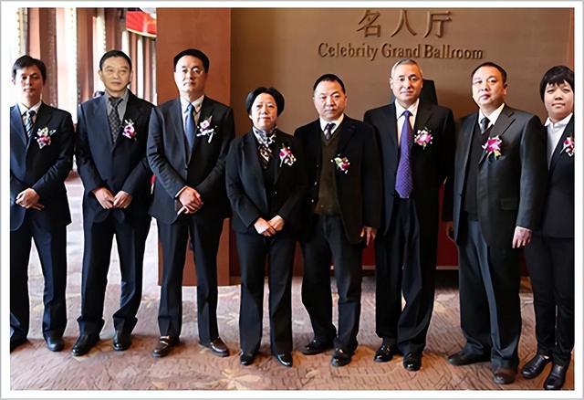 (锦欣集团董事长范玉兰女士(中),图片来源:网络)