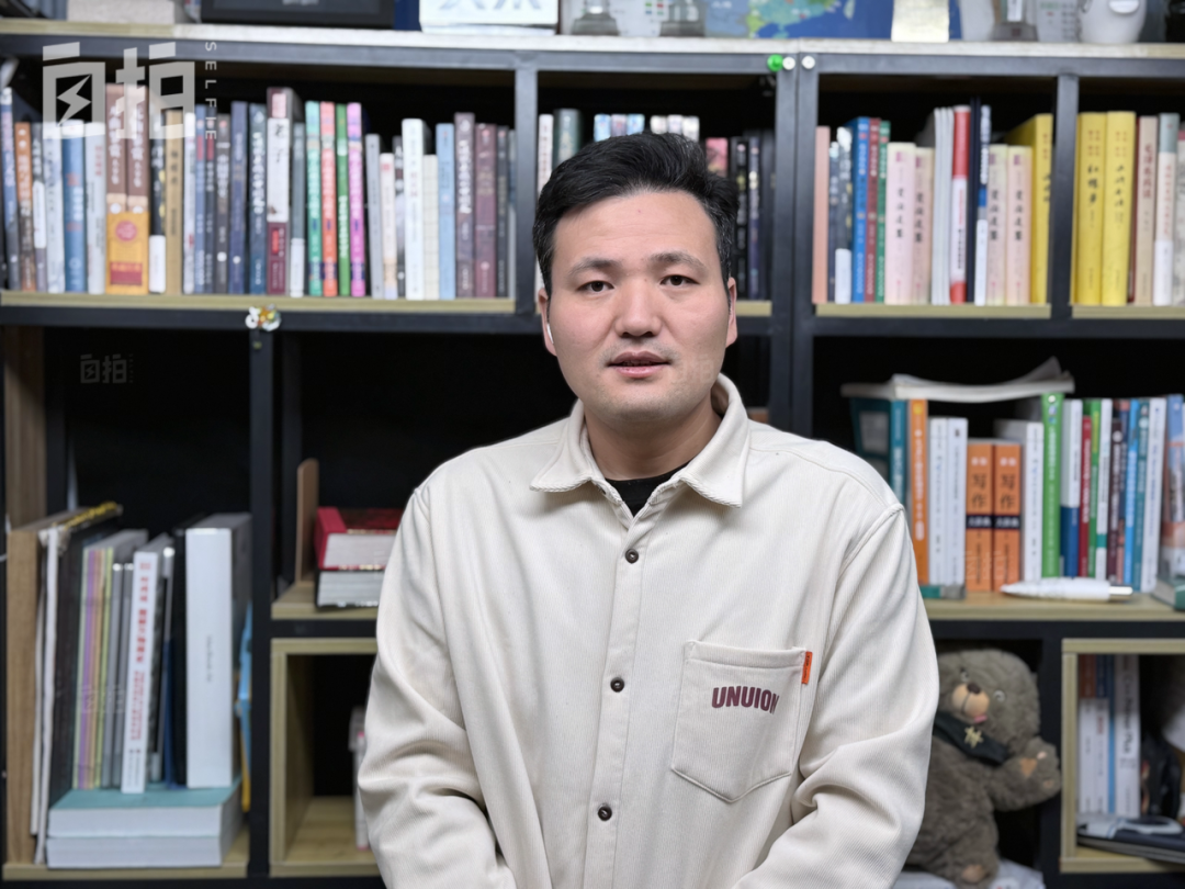 白天写代码、晚上讲历史,是我的日常。