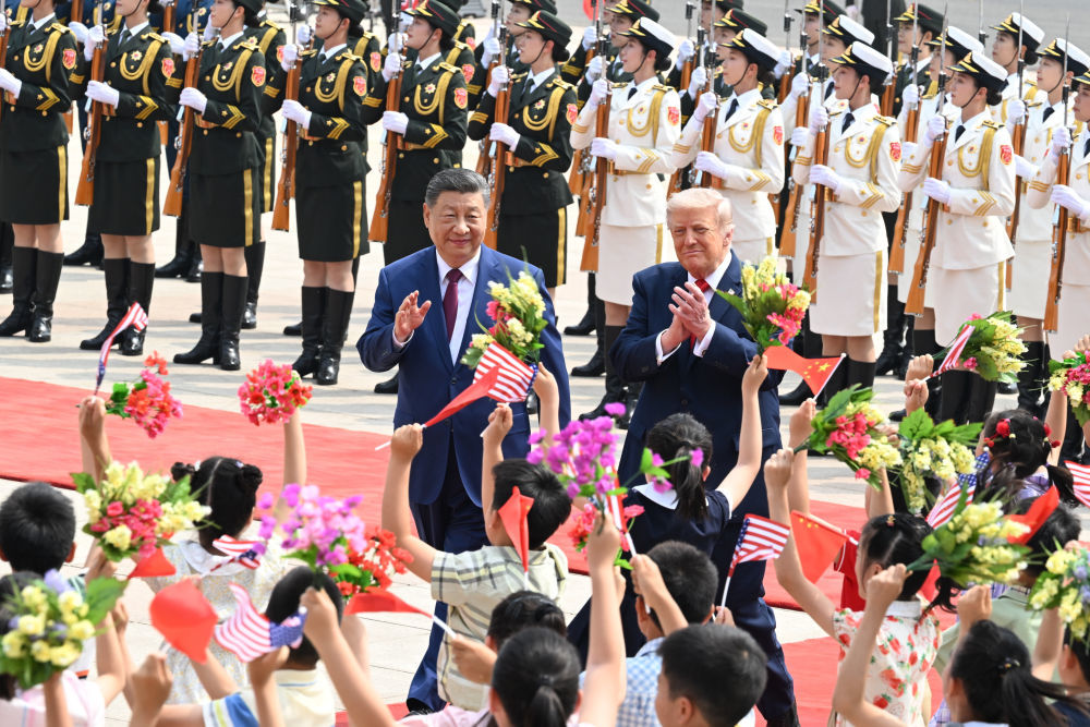 5月14日上午，国家主席习近平在北京人民大会堂同来华进行国事访问的美国总统特朗普举行会谈。会谈前，习近平在人民大会堂东门外广场为特朗普举行欢迎仪式。新华社记者 饶爱民 摄
